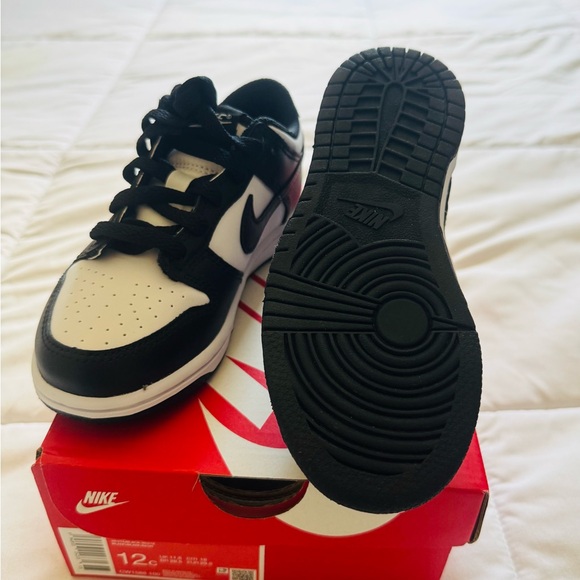 Nike Dunk Low Classic Black and White Shoes - Picture 3 of 3